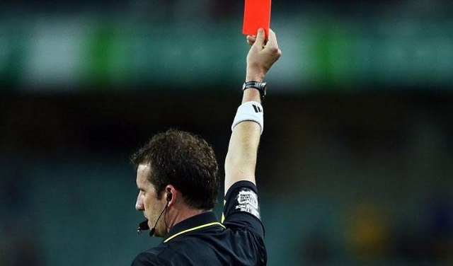 Đánh giá trọng tài bắt trận khi cược thẻ phạt