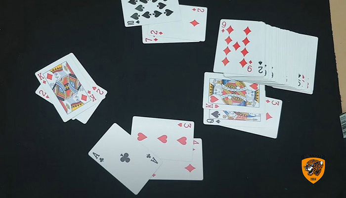 cách chia bài lấy liêng